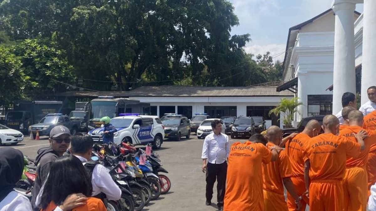 Bring Evidence Of Ownership, Victims Of Theft Are Invited To Take 50 Confiscated Motorbikes Parked At The Bandung Polrestabes