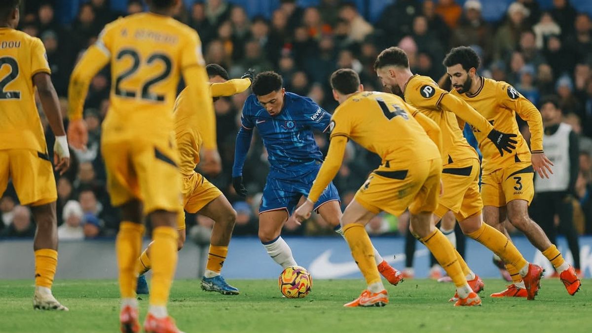 Sancho est un autre pas d’emprunt par Manchester United à Aston Villa, en dehors des négociations d’Emiliano Martinez