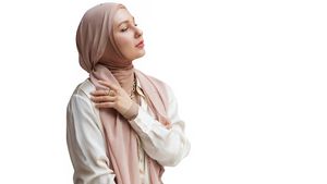 Mise et match de couleurs nus sur le hijab pour ne pas être visibles