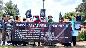 April 11th Demo At The UGM Yogyakarta Roundabout: Reject 3 Periods Of President To Fight New-Style Communism