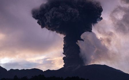 Gunung Marapi Erupsi, Lontarkan Abu Vulkanik Setinggi 500 Meter