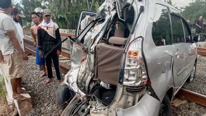 Mobil Tertabrak KA Bangunkarta di Banyumas, Satu Orang Tewas dan Tiga Luka-luka