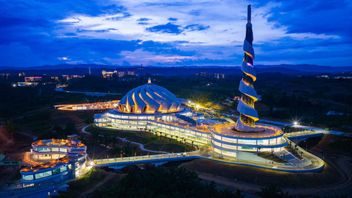 ジャカルタのイスティクラルとIKN、ナサルディン・イバーラン・宗教センターの双子モスク