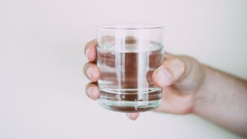 起床後に白湯を飲むことの利点の列