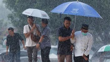 今日の天気:ジャカルタは中程度の雨が降り、ジャワとスマトラは小雨が降っています