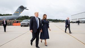 Trump Mengeluh Teleprompter dan Eskalator di Markas PBB Macet, Melania Hampir Jatuh