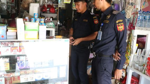 2,300 Illegal Cigarettes Circulating In East Kalimantan Confiscated, Customs And Excise Give Store Owner Education