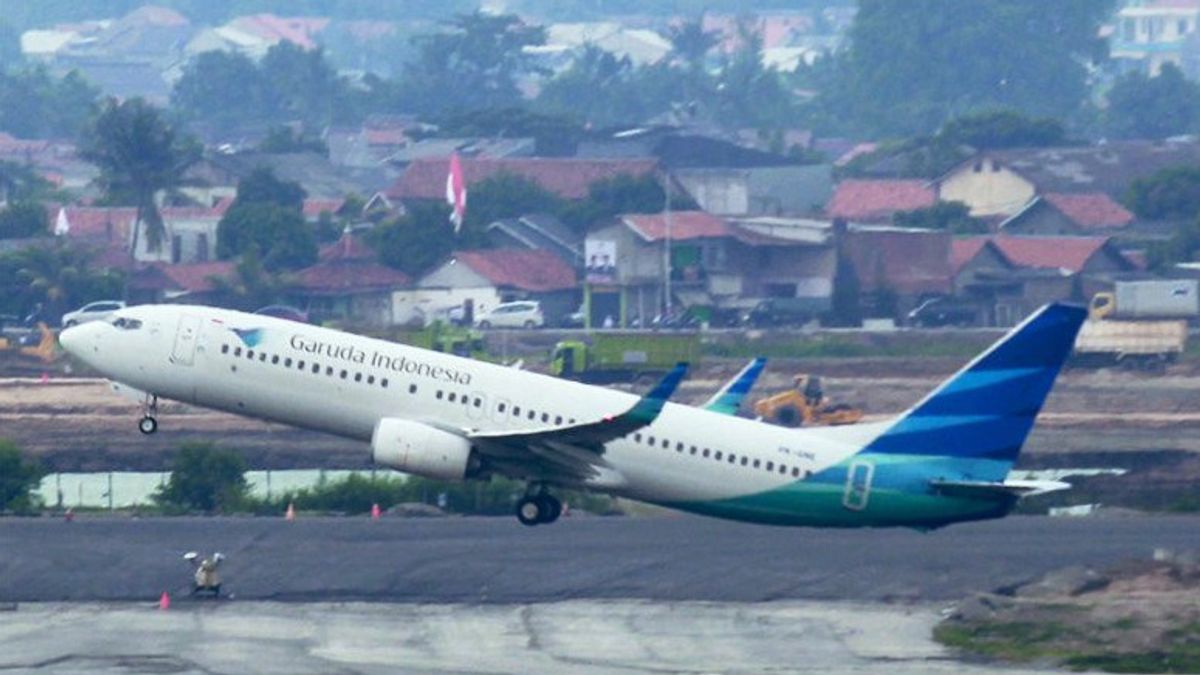 Garuda And Lion Air Failed To Land At Supadio Airport Due To Bad Weather