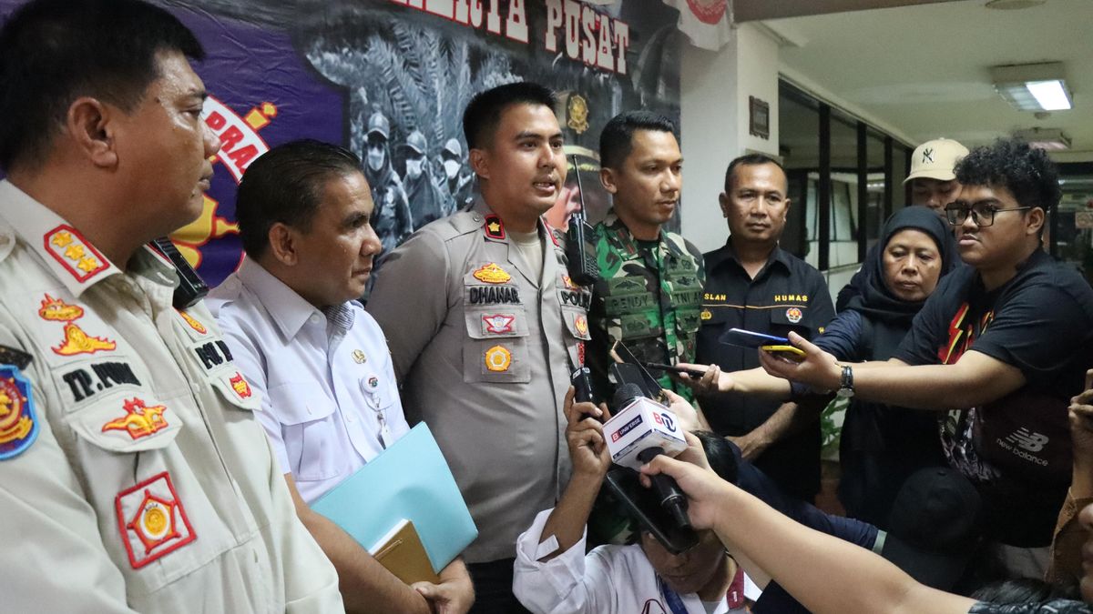 Police Leave The Case Of The Waria Beauty Contest To The Satpol PP To Be Processed