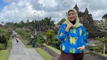 No Less Beautiful With Natural Scenery, These Are 7 Styles Of Desy Ratnasari On Vacation