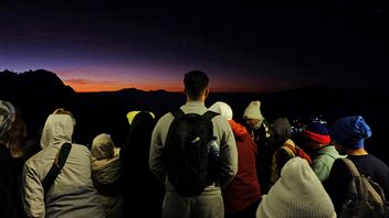 استمتع بجمال شروق الشمس في قمة الترقية 2 من منطقة جبل برومو