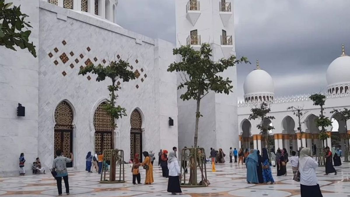 スラカルタ シェイクザイードモスク観光客の最適化 経済