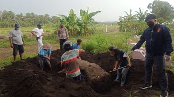 在Bunton Cilacap河口发现的尸体，显然是Nagrek Bandung事故的受害者，警方拆除坟墓