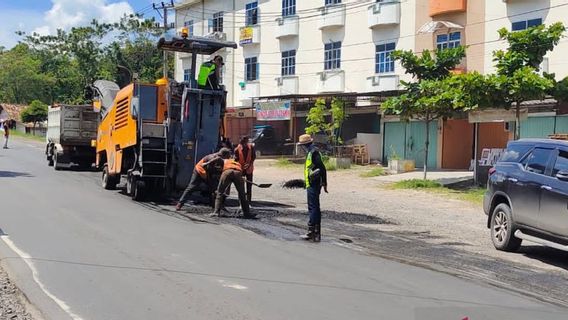 Ahead Of Lebaran Homecoming, Cross-Sumatra Roads Begin To Be Repaired