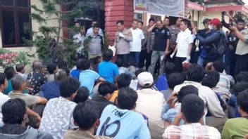棉兰111名停车服务员被警察驱赶到Belawan警察局
