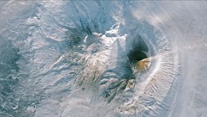 Gunung Berapi Klyuchevskaya Sopka Meletus Usai Gempa Bumi Rusia