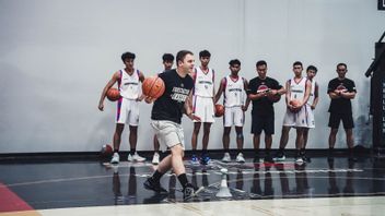 Kobe Bryant's Former Coach Trains Indonesian Students In The 2023 Indonesia All-Star DBL Squad