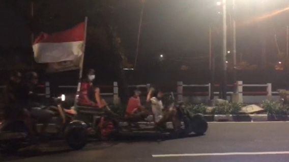 Polrestro Jaksel Bubarkan Kerumunan Motor dan Kafe Pelanggar Prokes