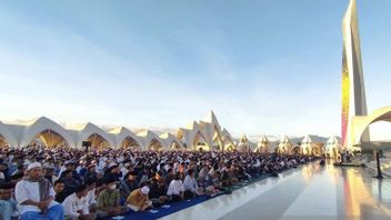 Ridwan Kamil Salat Ied Bareng Ribuan Warga Bandung di Masjid Raya Al Jabbar