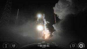 SpaceX Luncurkan 28 Satelit Starlink, Lengkapi Megakonstelasi di Orbit