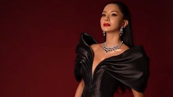 7 キラナ・ララサティがミス・ユニバース・インドネシア2025で2位になる肖像画、メッセージ:夢を達成するのを妨げない年齢