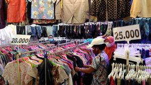Pedagang Baju Bekas Impor di Pasar Senen Raup Omzet hingga Rp12 Juta per Hari
