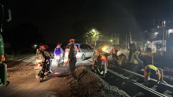 KAI Daop 7 Madiun Poles Total Rail Line In 3 Regencies, Pulan Kayu Replaced With Synthetics