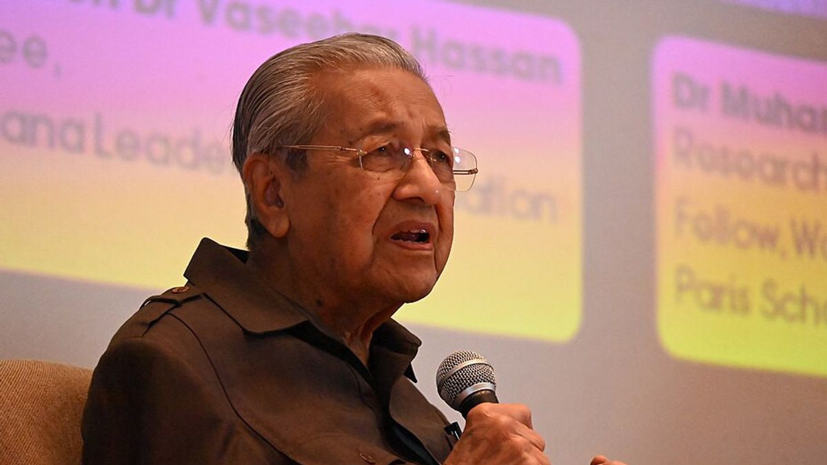 马来西亚总理马哈蒂尔·穆罕默德(Mahathir Mohamad)在2019年11月4日的今天记忆中透露了长寿的秘密