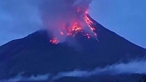 カランゲタンスルット山の白熱溶岩スライドが1.5 Kmに達する