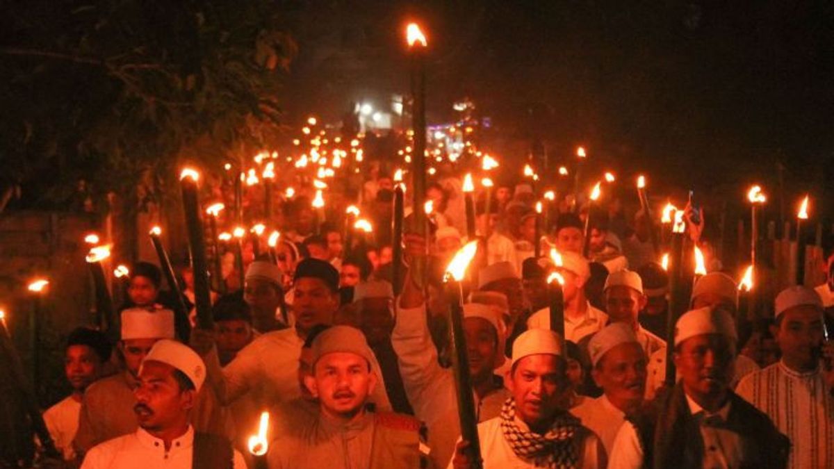 Sambut 1 Muharram, Bupati Bandung Sebar Bantuan Berupa Kain Kafan 