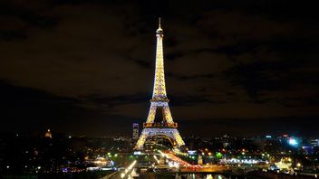 Energy Saving For Winter, Candle Tower Light To Public Building In Paris Installed Earlier