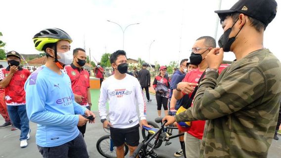 Gibran Pastikan Pembangunan Selter PKL Manahan Segera Dilakukan