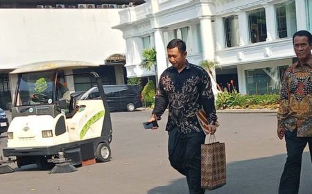 Jokowi Diskusi Ekonomi dengan Eks Mentan Amran Sulaiman di Istana, Bahas Pilpres juga?