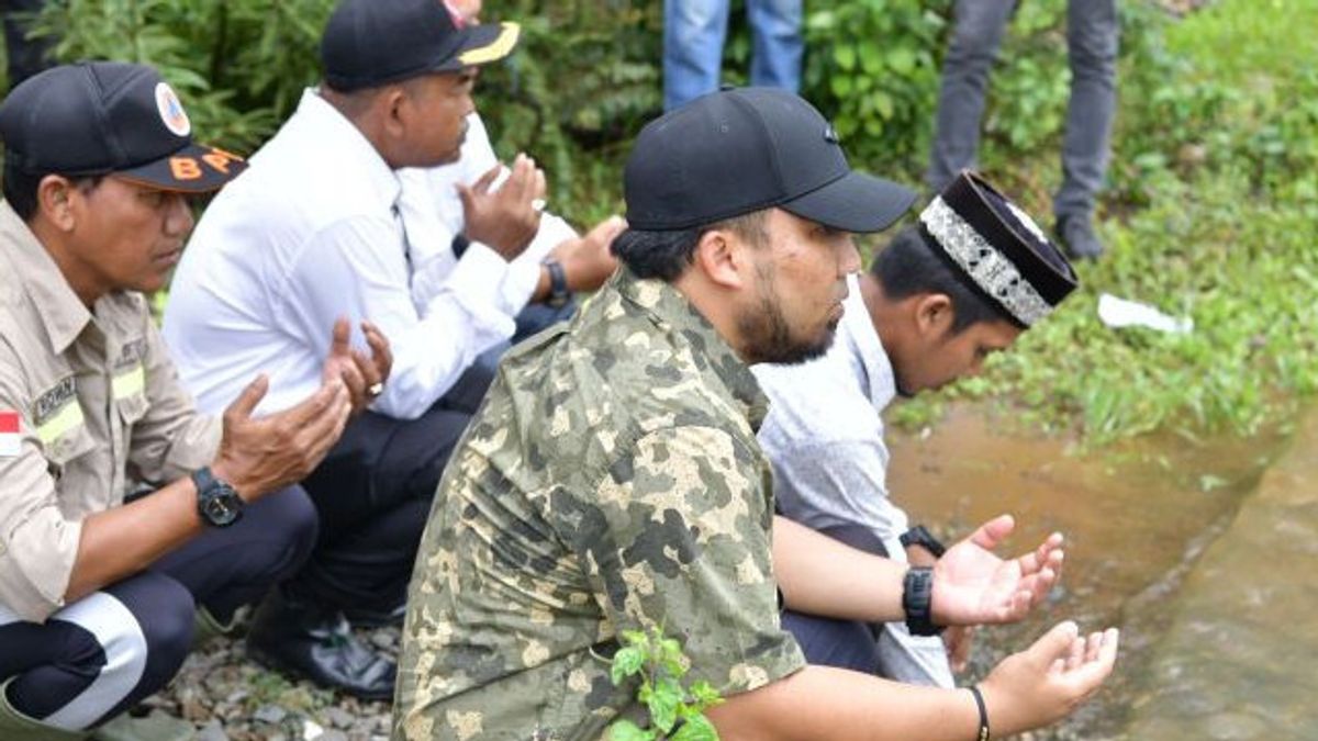 Prayers In The Beurayeun River Hopes 2 Santri Who Are Still Lost Can Meet