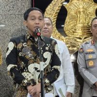Menhut Masih Dalami Sumber dan Status Kayu Terseret Banjir