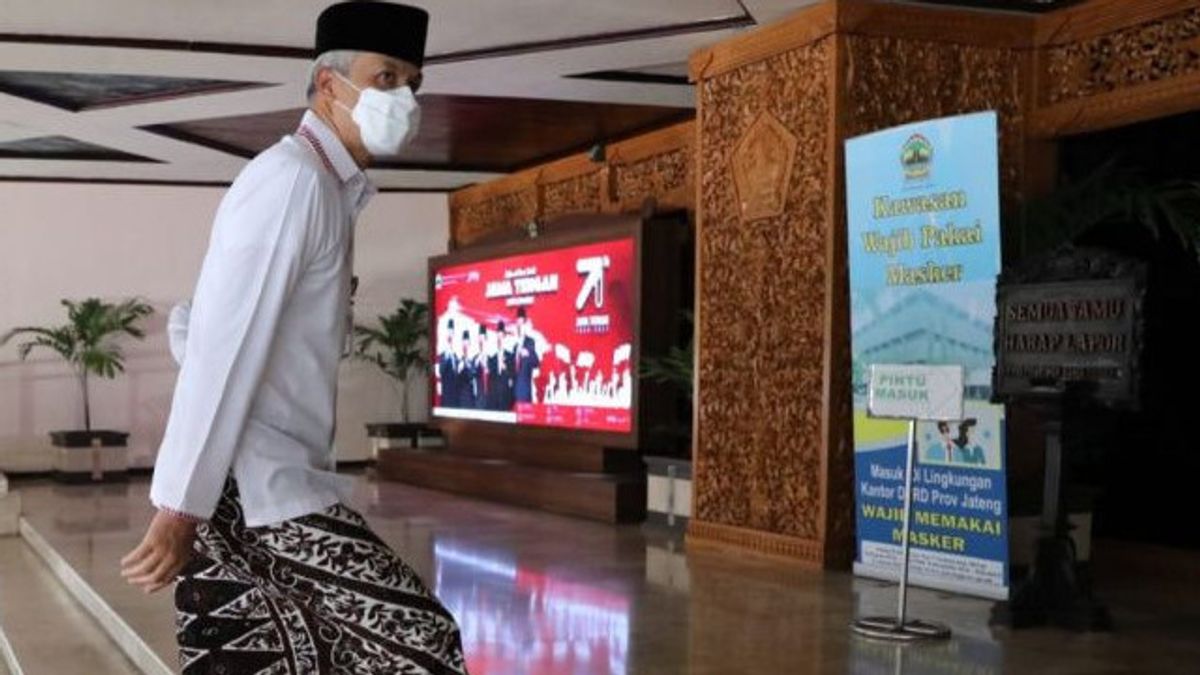 Journée Nationale Des étudiants! Le Gouvernement Provincial Central De Java Impose Le « Travail » à L’aide De Sarong