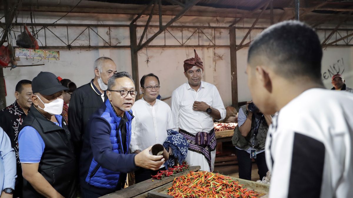 Monitoring The Pasar Kasih Naikoten Kupang, Trade Minister Zulhas: Basic Commodities Prices Are Stable