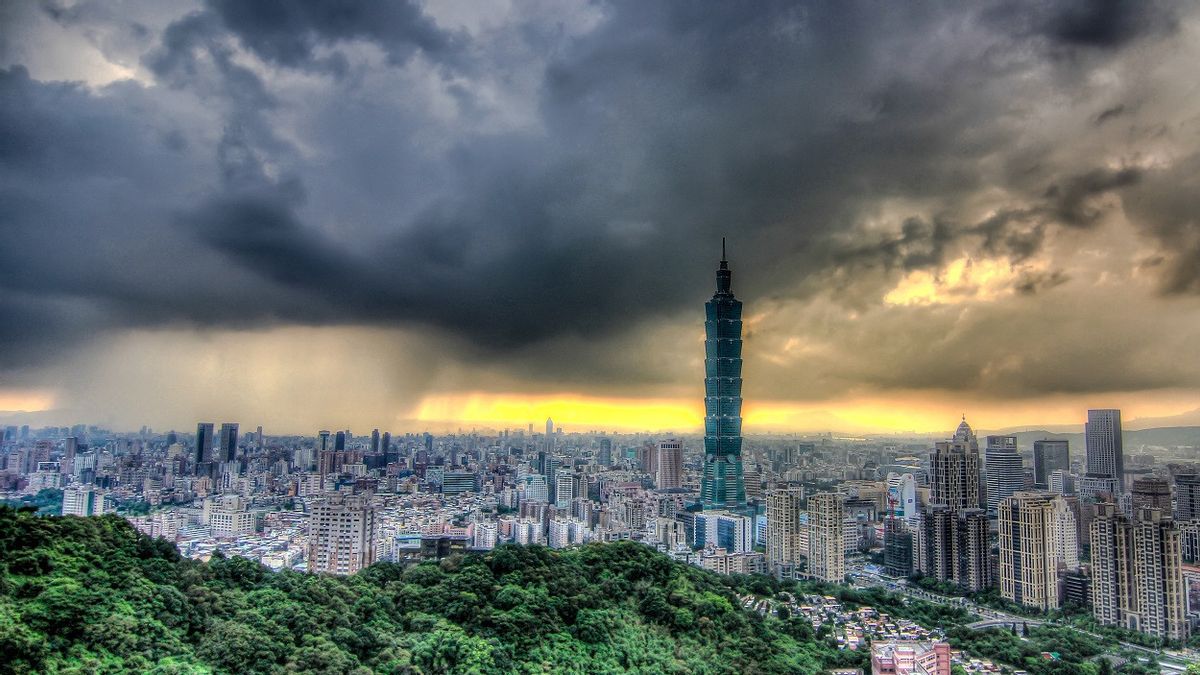 Ribuan Warga Taiwan Dievakuasi saat Topan Fung-wong mendekat