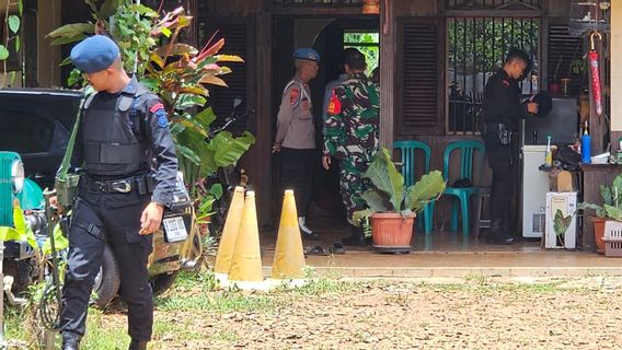 تم تفتيش منزلين للمشتبه بهما في دوكون سانتيت في سيبوتات من قبل فريق غيغانا و TNI