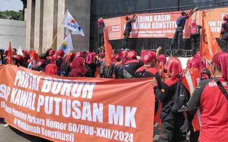 Meski Paripurna RUU Pilkada Batal, Massa Padati Gedung Parlemen untuk Sampaikan Aspirasi