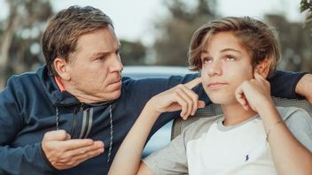Enggak Perlu Marah Berlebih, Begini 4 Tips Orang Tua Mendisiplinkan Anak Praremaja