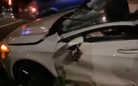 Pengemudi Mercedes Benz Putih di Senayan Tewas Usai Tabrak Pohon Angsana