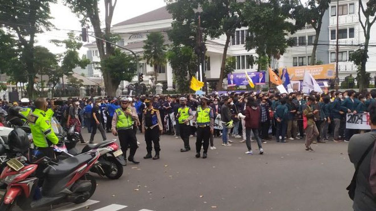 Mulai Rekayasa Lalu Lintas, Polisi Imbau Warga Hindari Gedung Sate Bandung Lokasi Demo 11 April