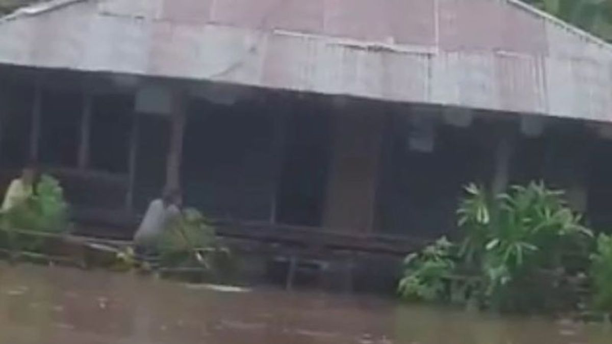 Sungai Lainjanji Sumba Timur Meluap, 30 Warga Terdampak Terpaksa Mengungsi ke Gereja Kemah Injil