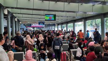 D+1 Lebaran, 32,894 Homecomers Arrive At Gambir Station & Pasar Senen