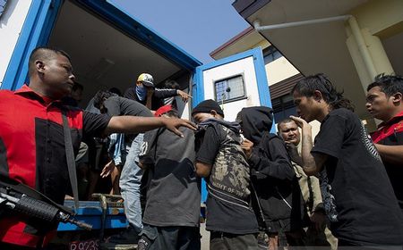 Gunakan Perahu Styrofoam, 3 Pelaku Ini Nekat Congkel Besi Penahan di Jalan RE Martadinata Tanjung Priok