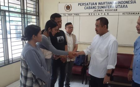 PWI Salurkan Bantuan Kepada Wartawan Korban Kekerasan di Sumut