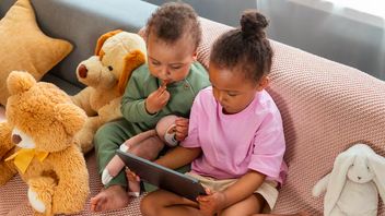 ガワイを長くプレイすると、子供は発話遅れから肥満のリスクがあります