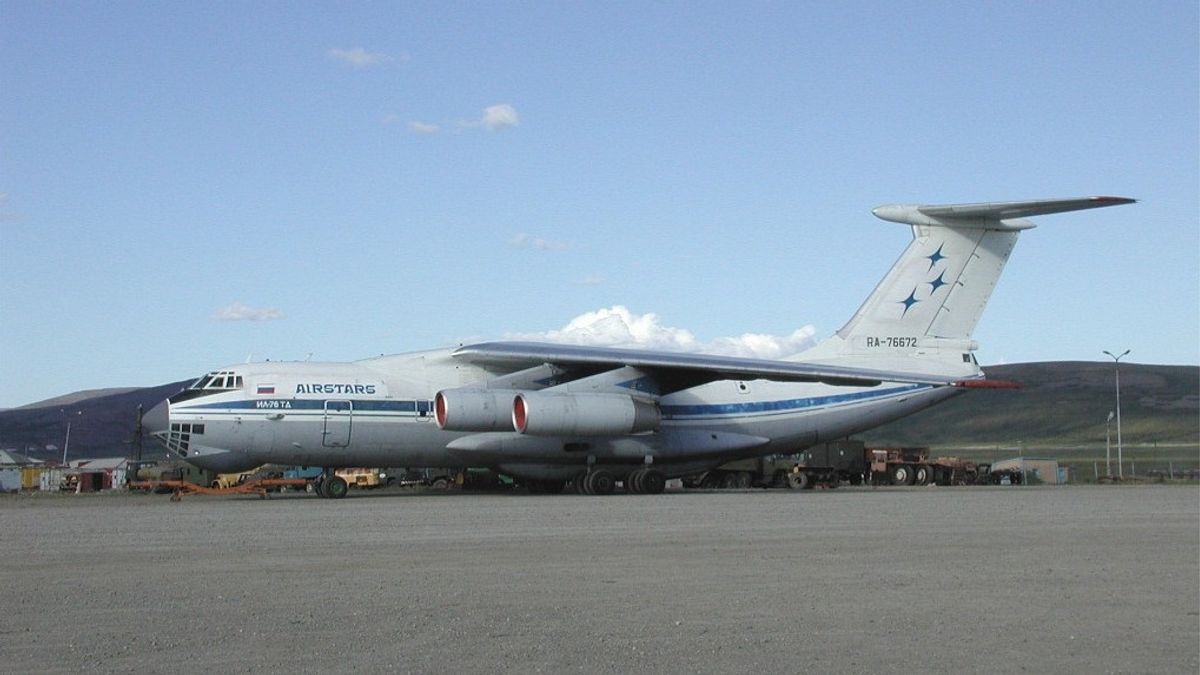 IL-76軍用機がカイロに着陸、ロシアはガザ地区から数十人の市民を避難させる