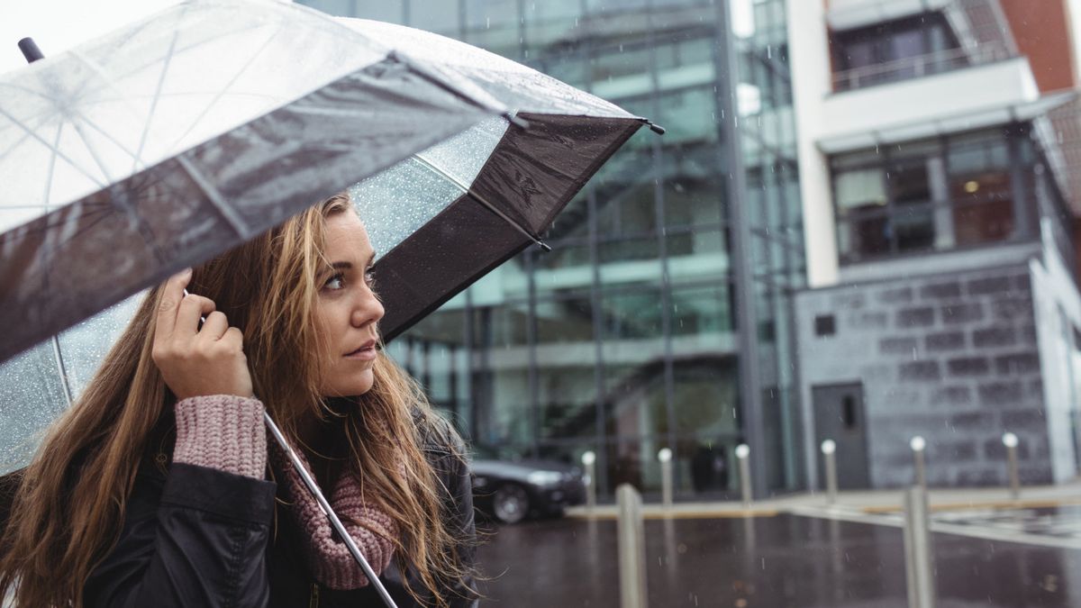 8 Cara Menjaga Tubuh Tetap Hangat pada Musim Hujan